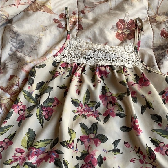 Q Flowy floral tank top - Picture 2 of 6